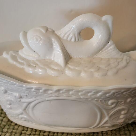 Vintage Milk Glass Fish Covered Sauce Boat Tureen Mid Century Ocean Decor - Picture 3 of 13